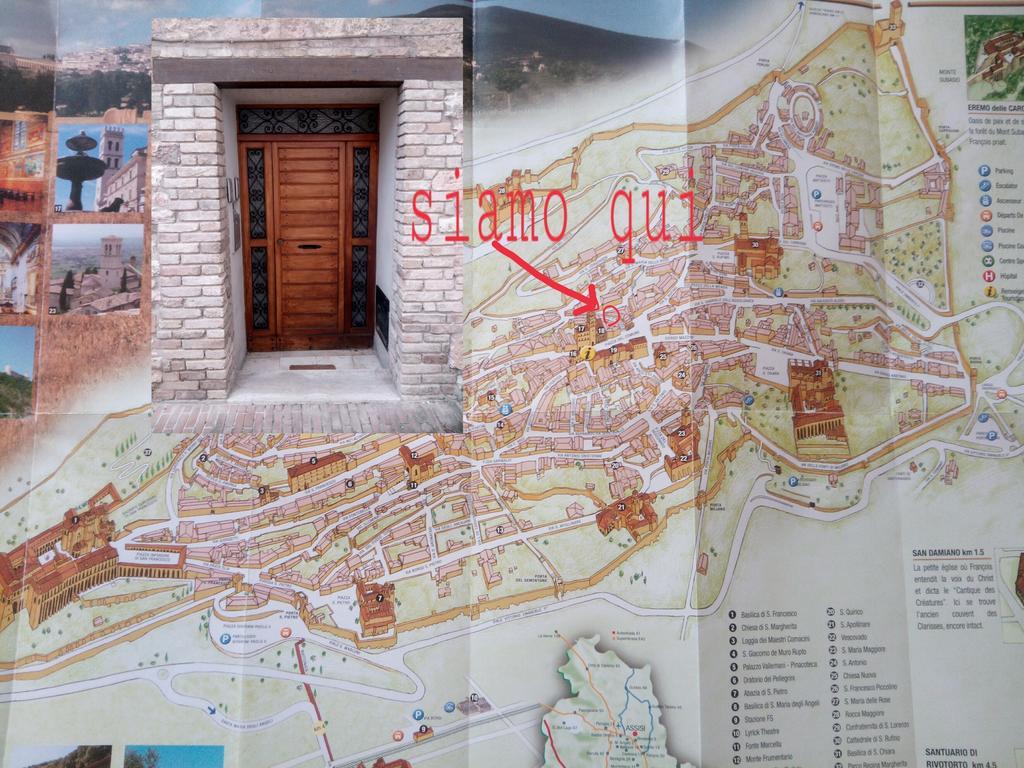 Le Case Di Tiberio Asís Exterior foto